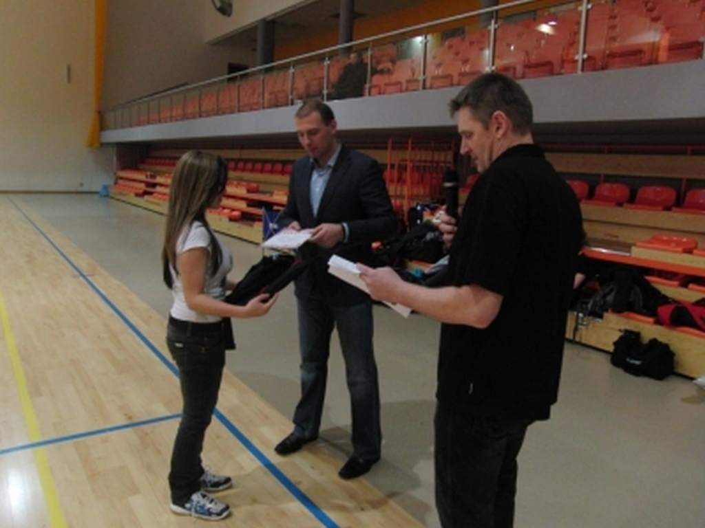 witeczny_turniej_w_pice_siatkowej_dziewczt_23_20130508_1300272758